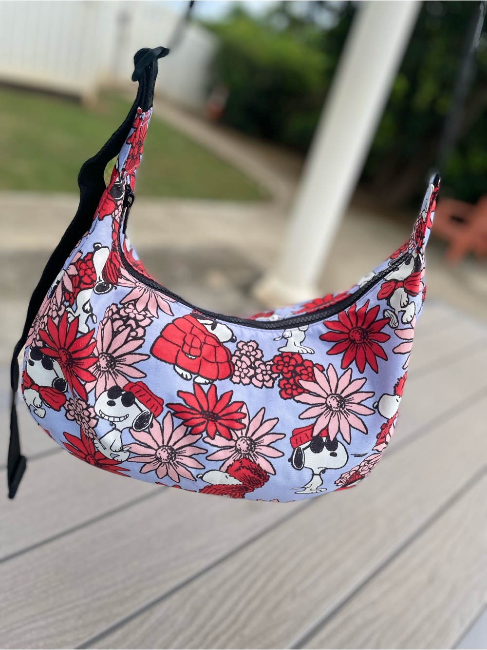 BAGGU Snoopy Medium Crescent Bag